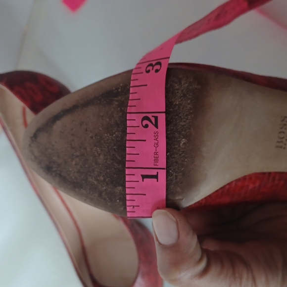 Hugo Boss Red Snakeskin Peep Toe Heels Size 39 - Picture 11 of 11